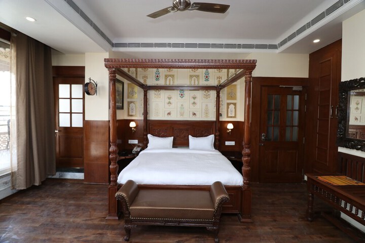 Room 10 of 26