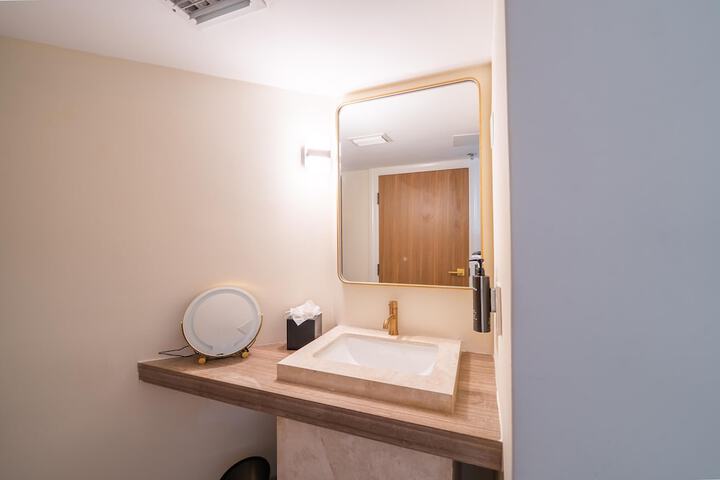 Room 34 of 58