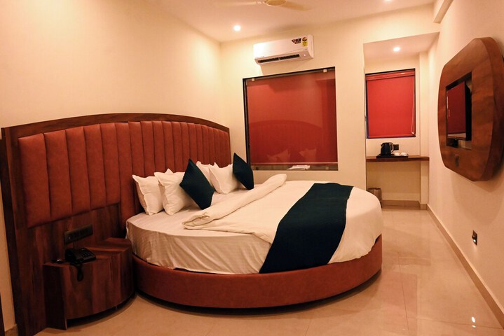 Room 14 of 24