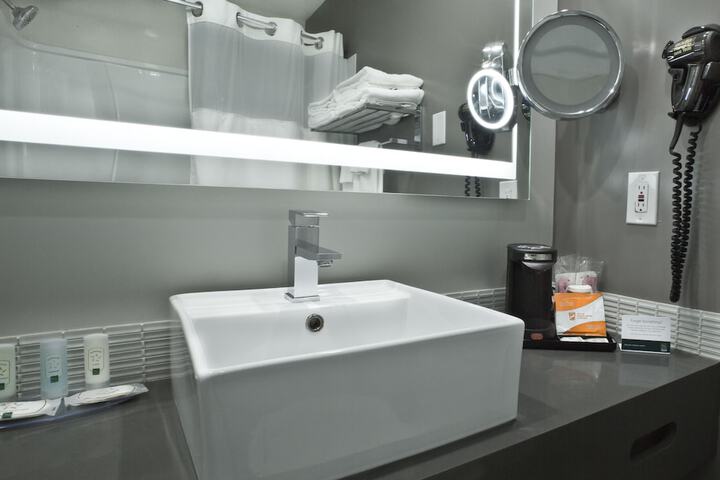 Bathroom sink