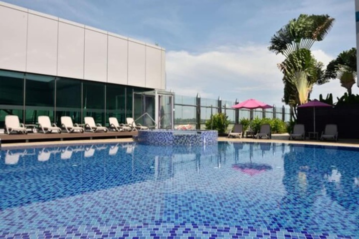 Pool Hotel