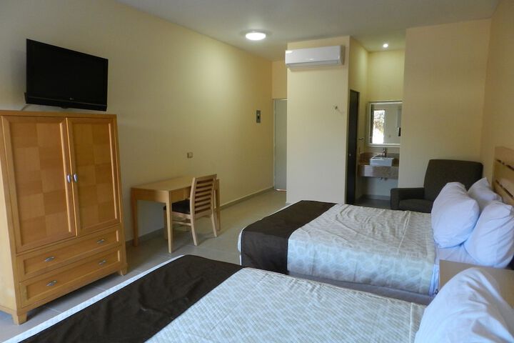 Room 4 of 32