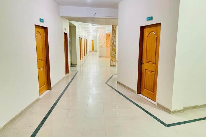 Ballroom/Hall 23 of 25