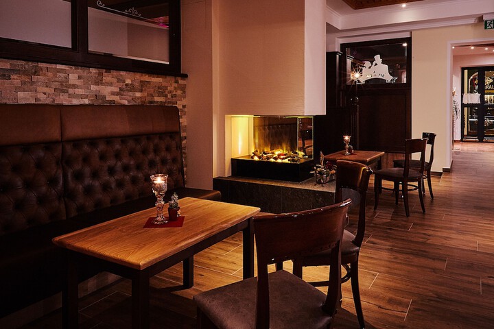 Lounge 52 of 66