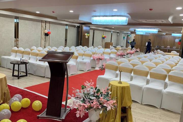Ballroom/Hall 16 of 24