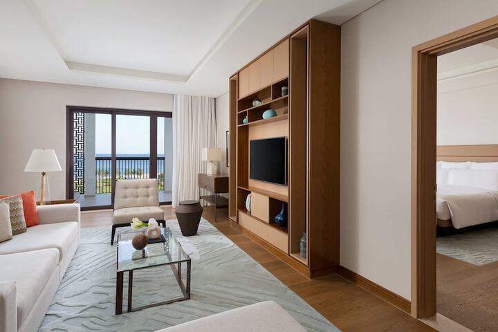 Room 18 of 194