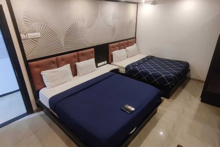 Room 14 of 27