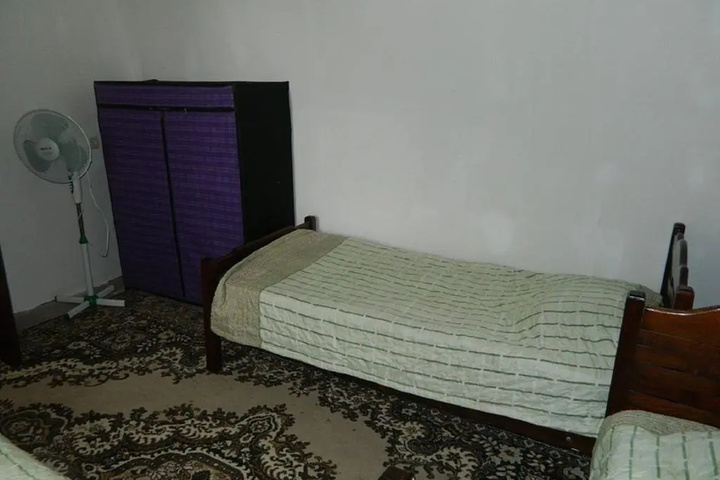 Room 2 of 6