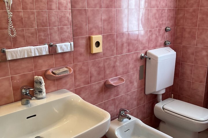 Room 98 of 154