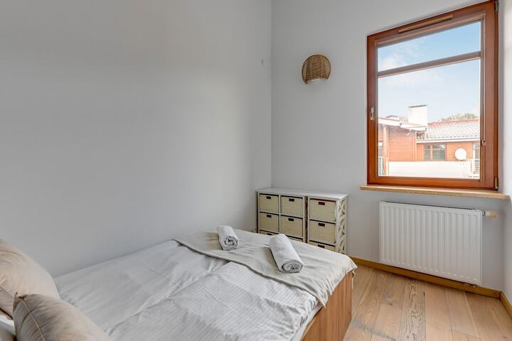 Room 9 of 28