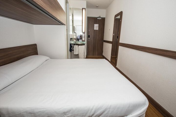 Room 5 of 24