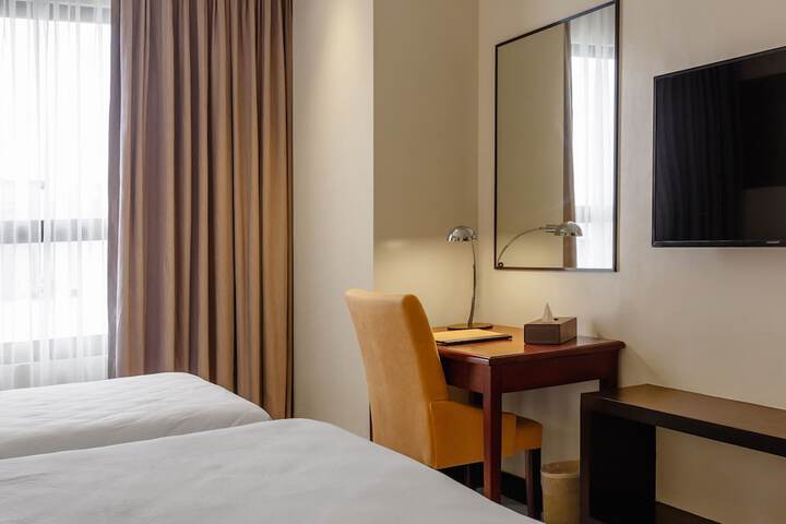 Room 6 of 91