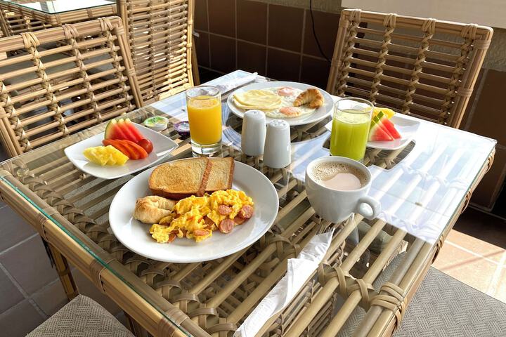 Breakfast/Coffee Service 73 of 81