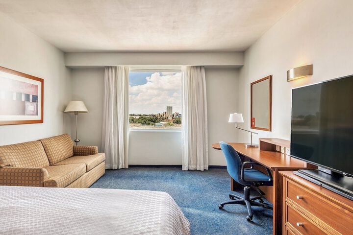 Room 12 of 77