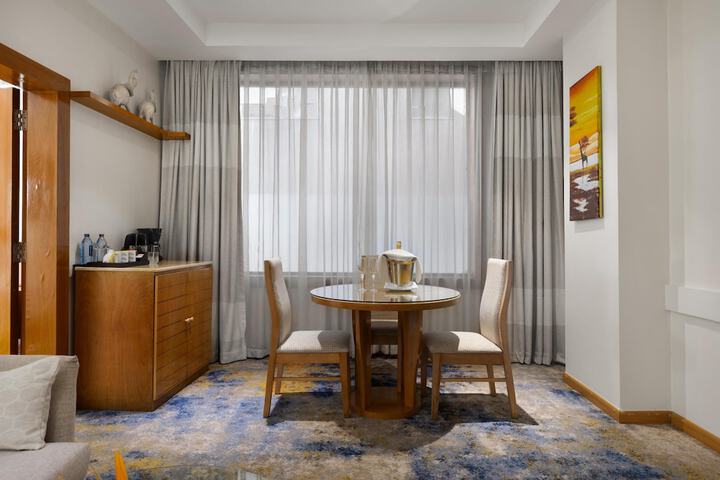 Room 18 of 191