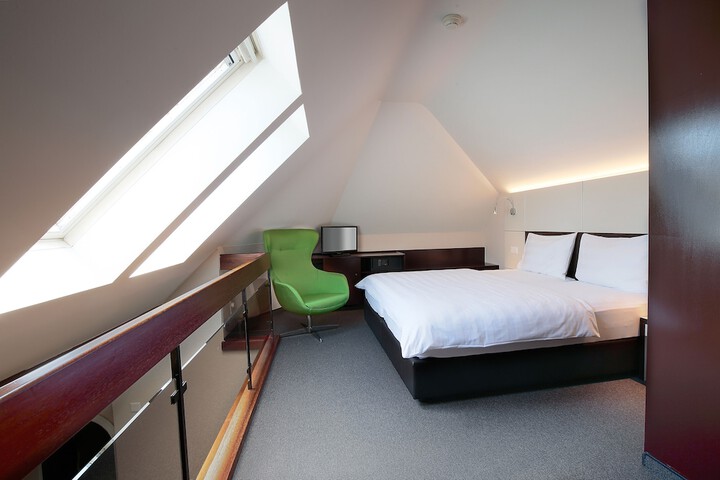 Room 10 of 20