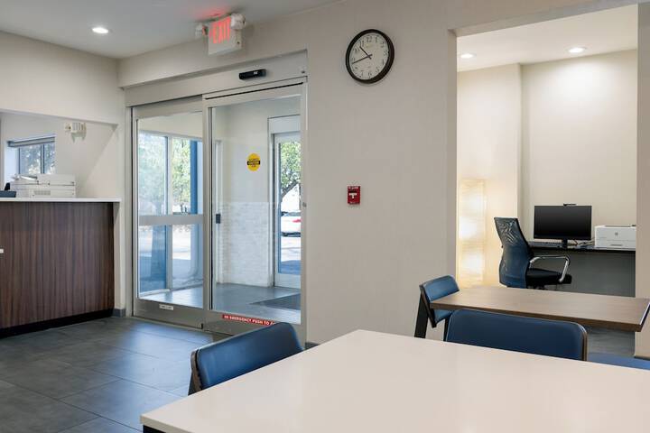 Business Center 35 of 36