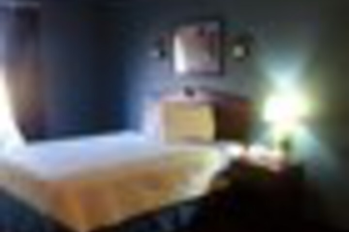 Room 32 of 48