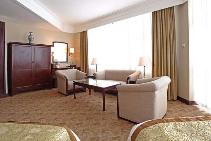 Room 27 of 48