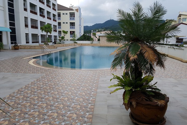 Pool 21 of 34
