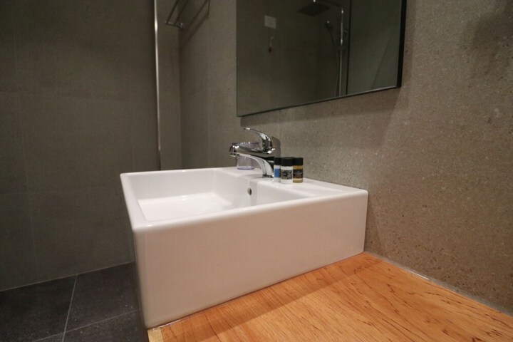 Room 65 of 94