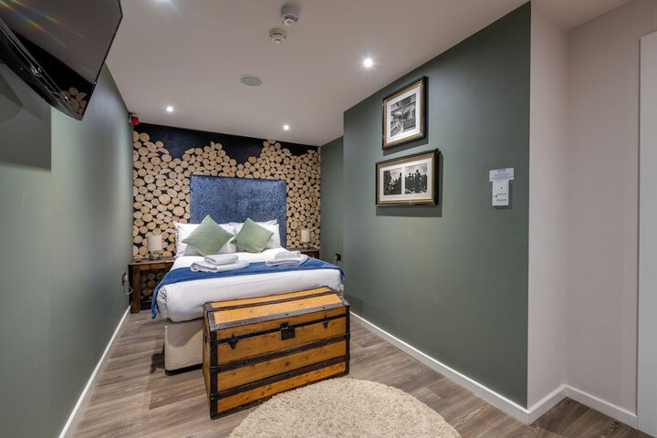 Room 7 of 35