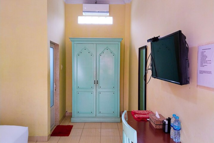 Room 11 of 93