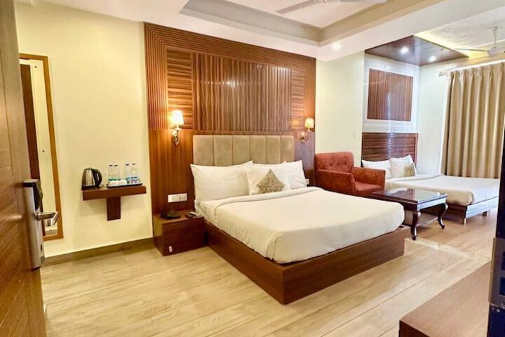Room 8 of 18
