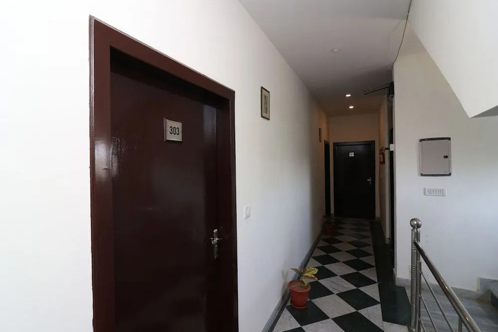 Room 10 of 27