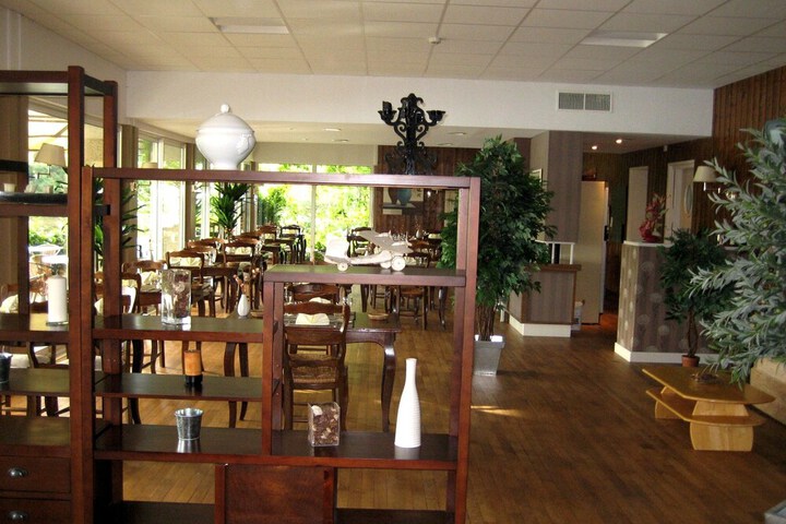 Dining 20 of 50