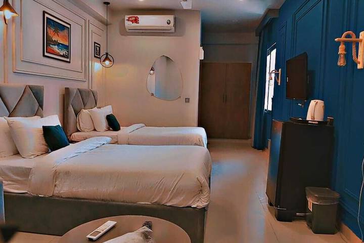 Room 2 of 8