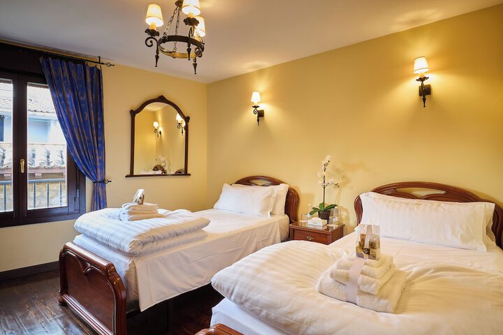 Room 9 of 27