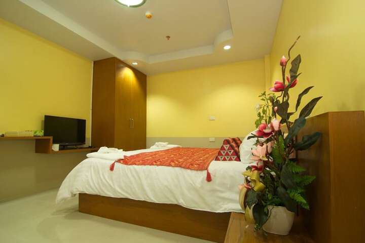 Room 8 of 16