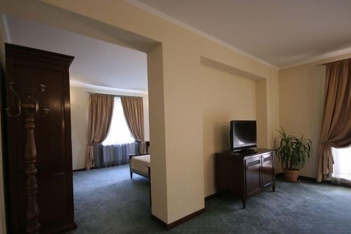 Room 9 of 20