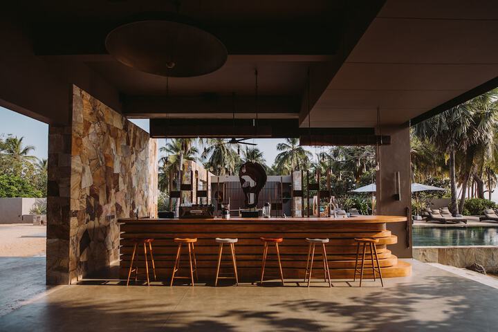 Lounge 51 of 66