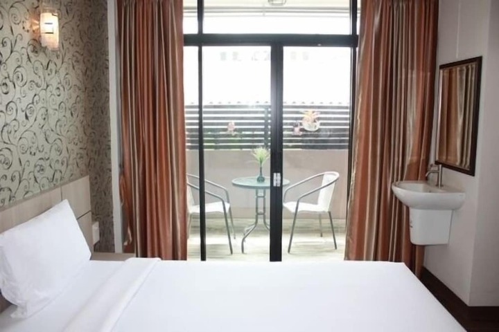 Room 4 of 52