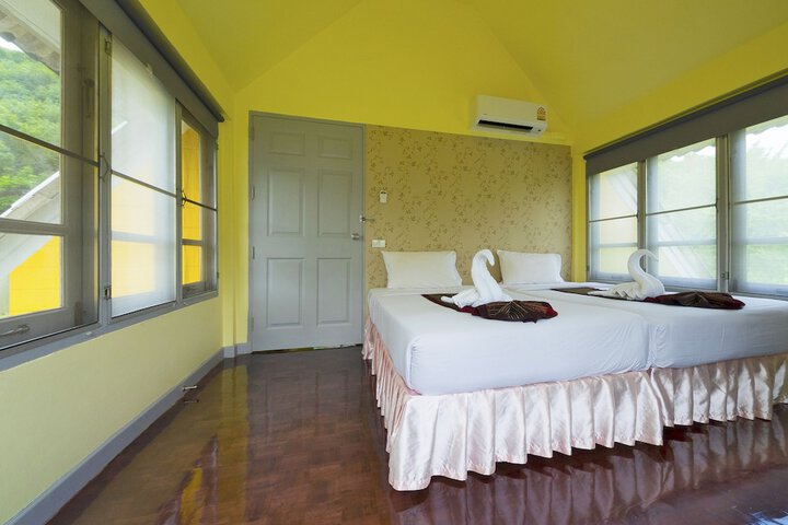 Room 44 of 194