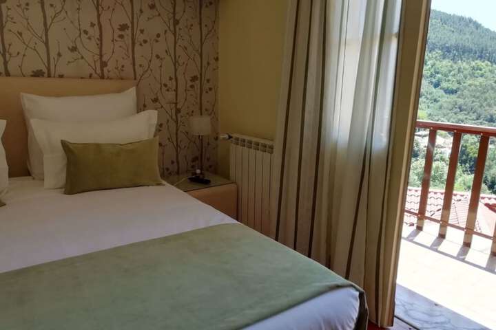 Room 15 of 93