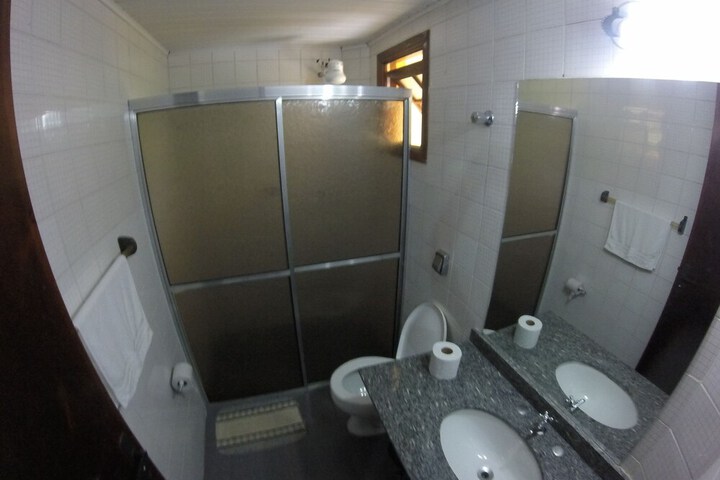 Room 13 of 33
