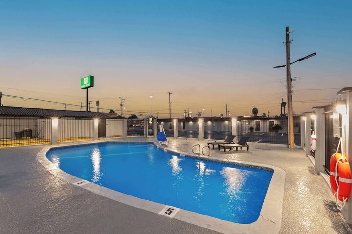 Pool 24 of 56