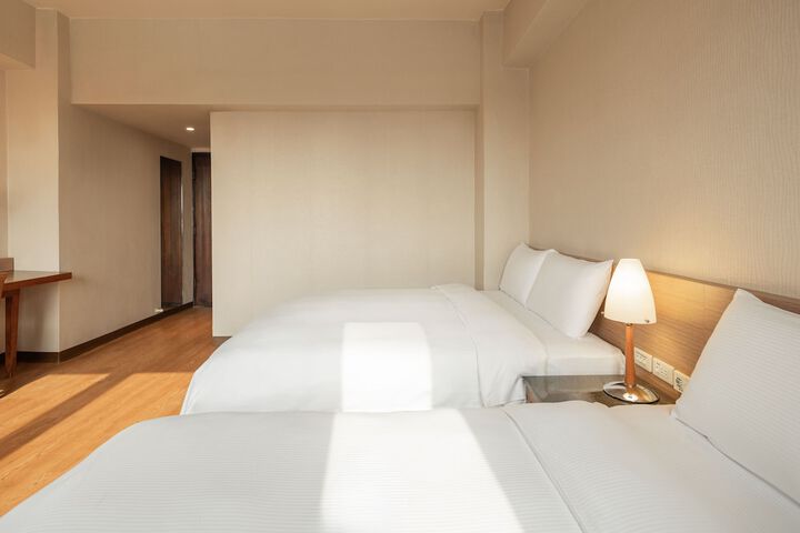 Room 27 of 36