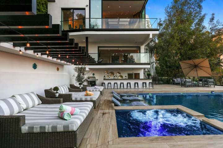 Pool 18 of 41