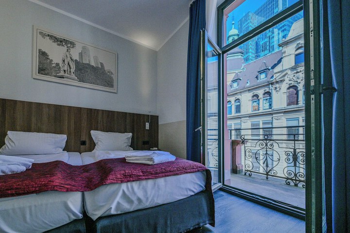 Room 10 of 70