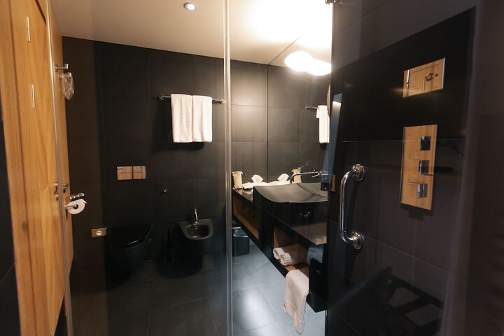 Room 48 of 70