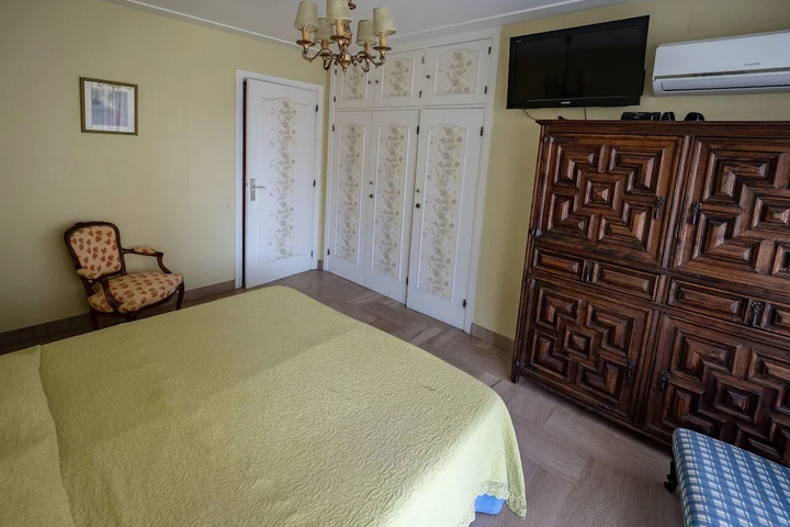 Room 3 of 10