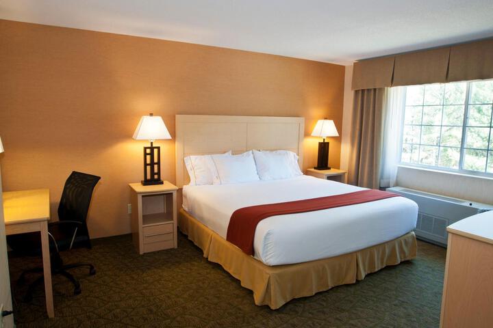 Standard King Bed Accessible (4 of 13)