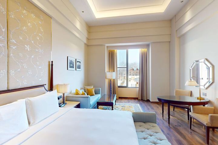 Room 49 of 191