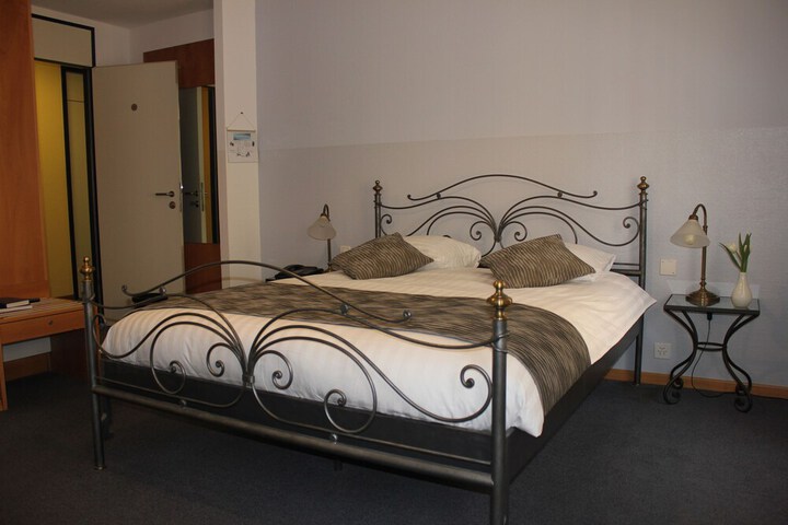 Room 7 of 56