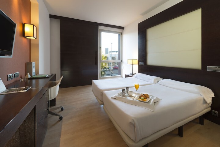 Room 4 of 18