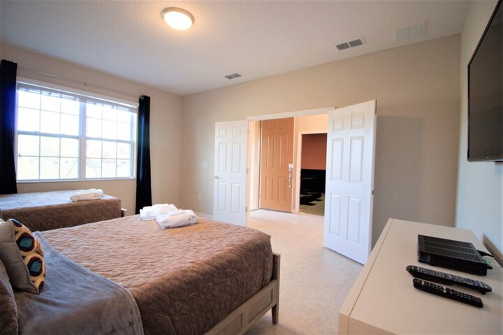 Room 8 of 64